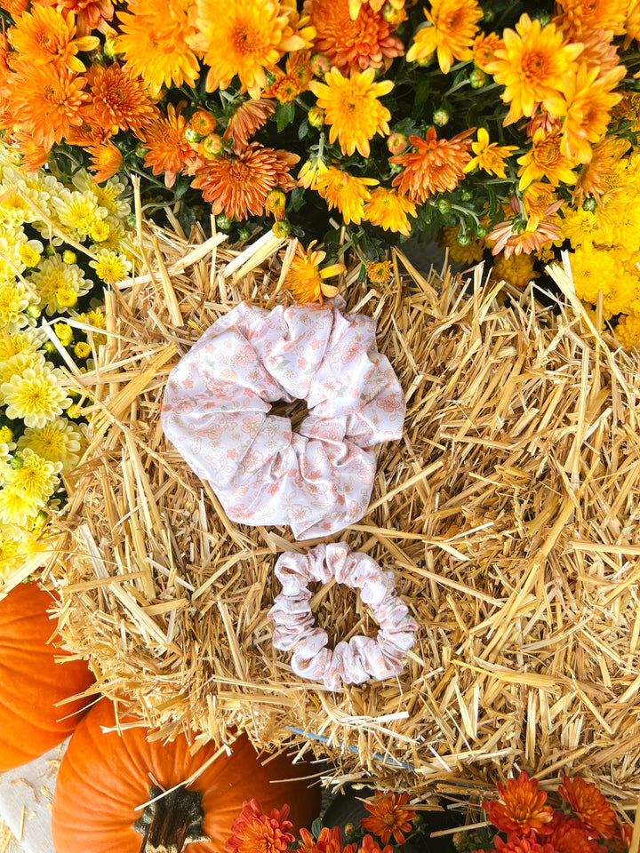 WHITE FLORALS - Silk Skinny Scrunchie