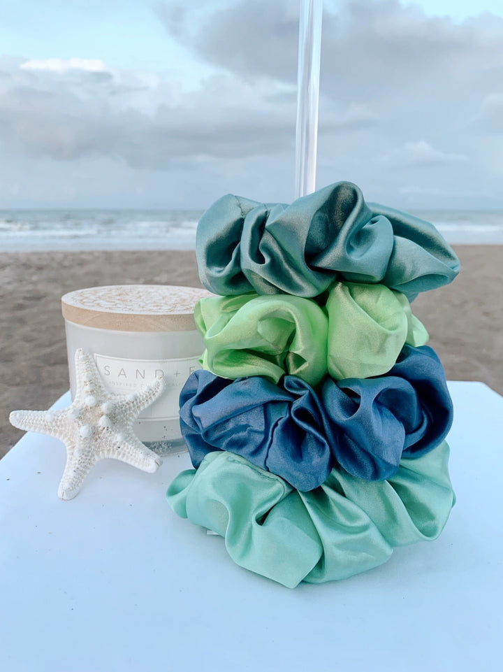 ACYRLIC SCRUNCHIE STAND - Beyond Scrunchies