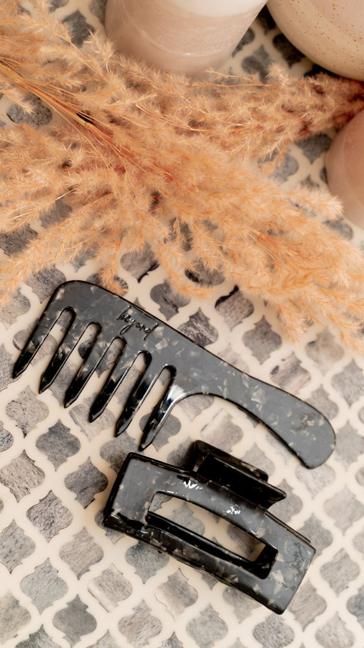 LUXURY DETANGLING COMB - Black - Beyond Scrunchies