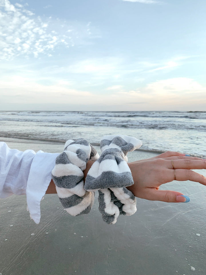 SET OF MICROFIBER TOWEL SCRUNCHIE & HEADBAND SET - Gray & White - Beyond Scrunchies