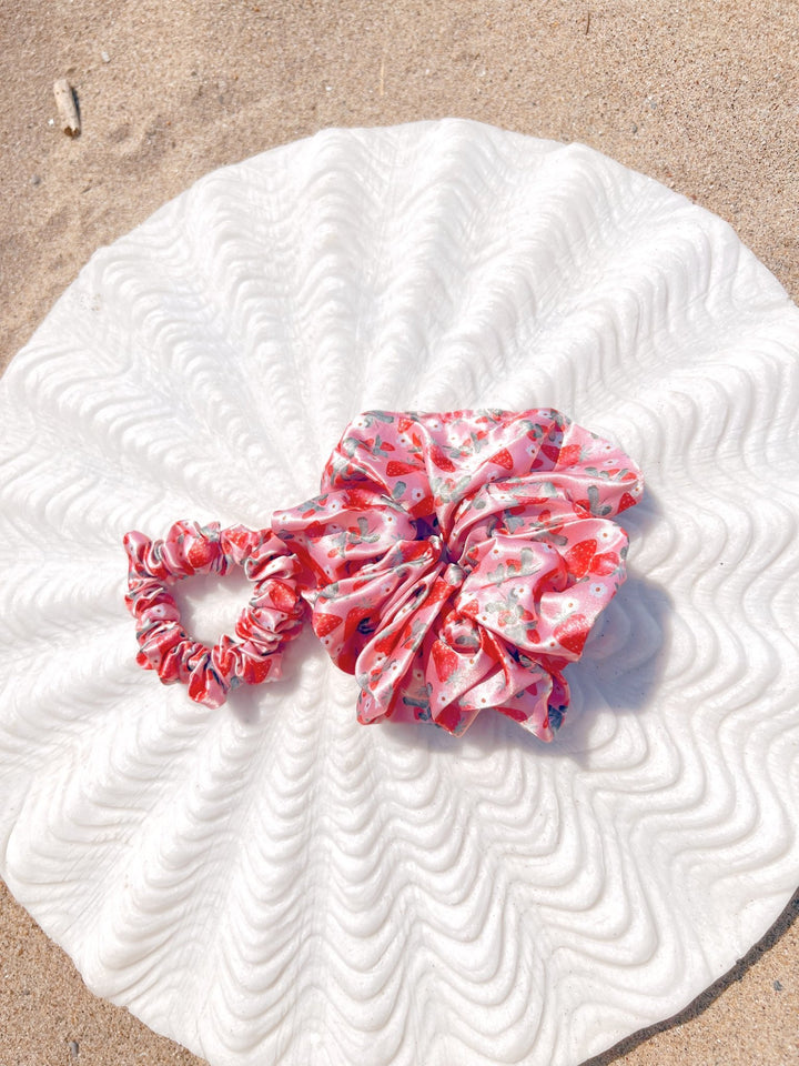 STRAWBERRY LOVER - Printed Silk Scrunchie - Beyond Scrunchies