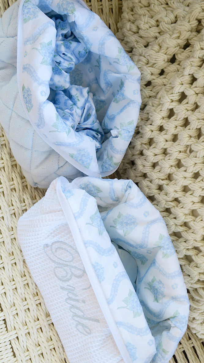 MEDIUM WAFFLE MAKEUP BAG - BRIDE