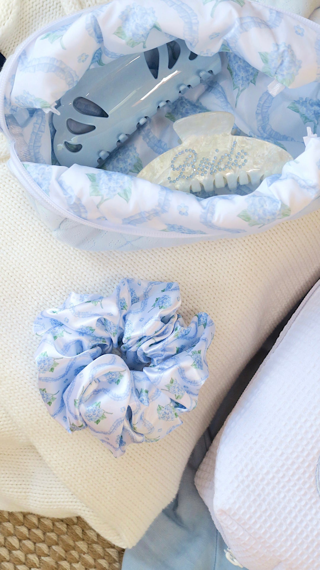 MEDIUM WAFFLE MAKEUP BAG - BRIDE