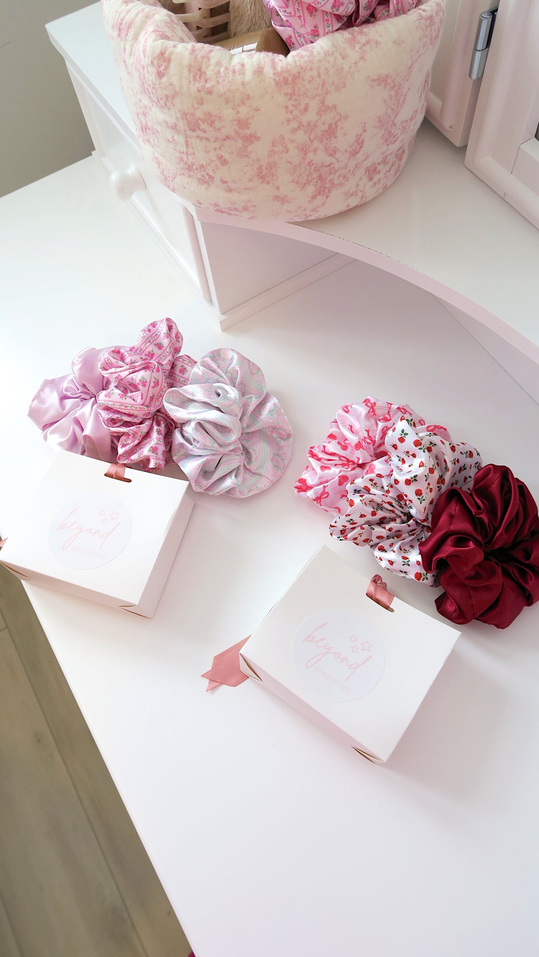 VALENTINES MYSTERY SCRUNCHIE GIFTPACK (3)