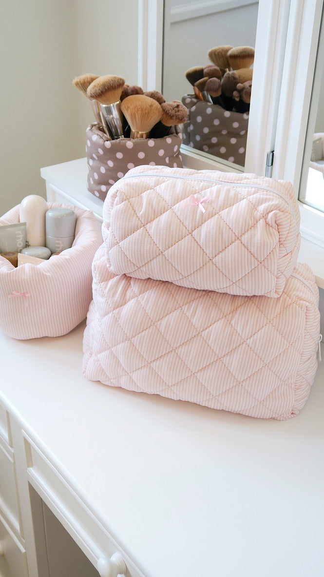 MEDIUM QUILTED MAKEUP BAG - PINK STRIPES