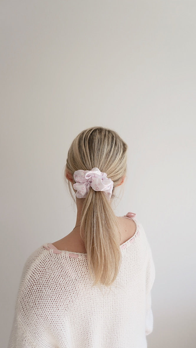 BEYOND BIRTHDAY WHITE - Printed Silk Scrunchie