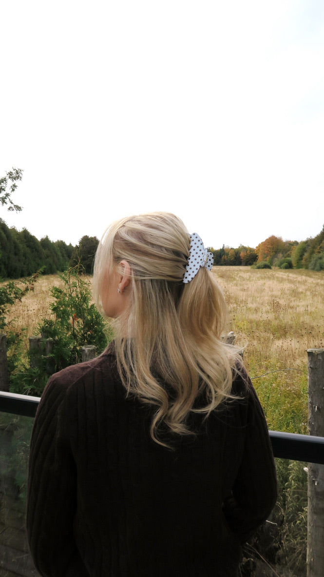 ROUNDED CLAW CLIP - BLUE POLKADOT
