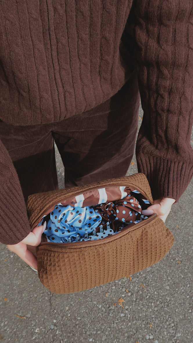 MEDIUM MAKEUP BAG - COCOA WAFFLE