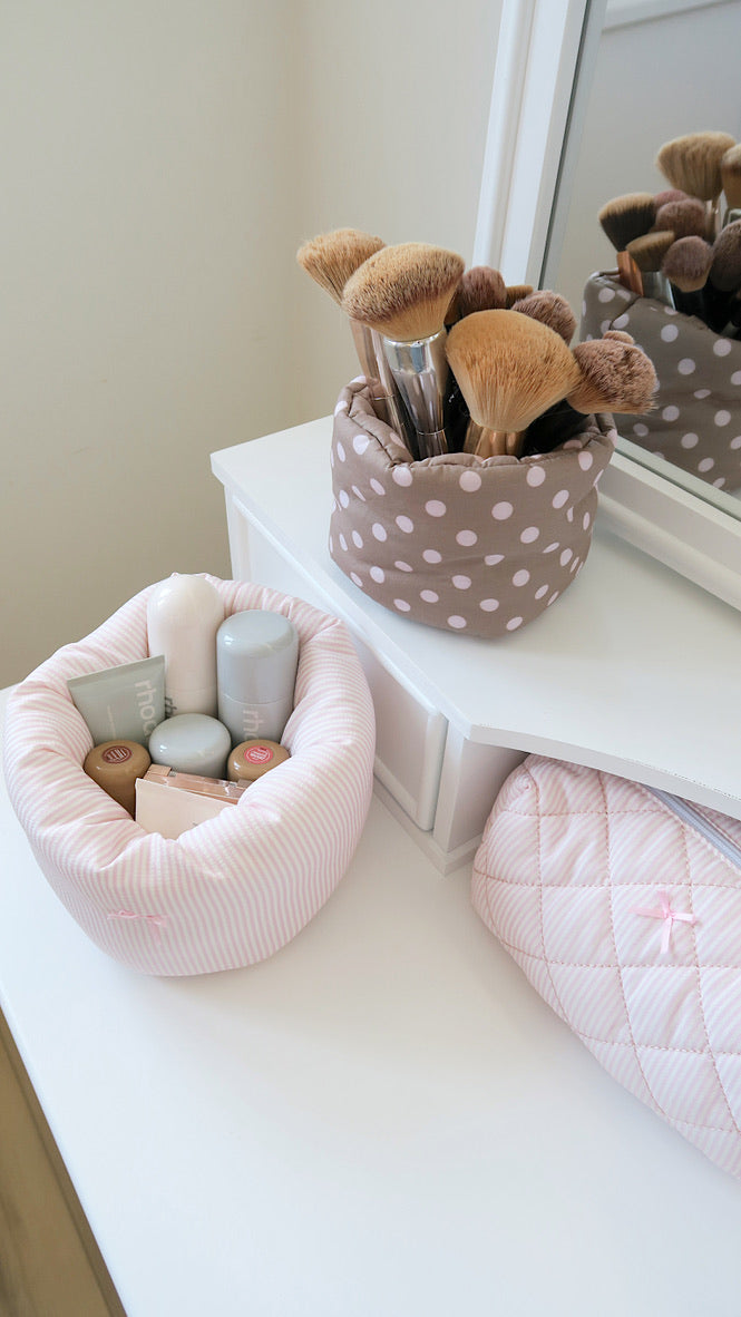 MEDIUM QUILTED MAKEUP BAG - PINK STRIPES