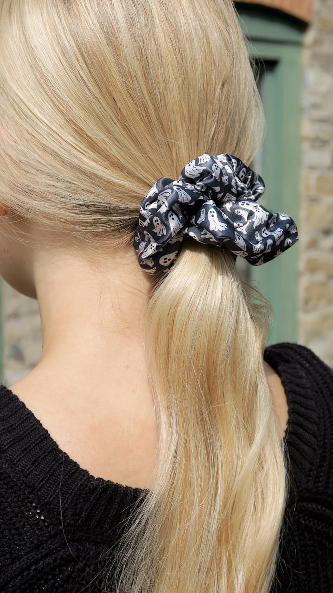 GHOSTY VIBES - Printed Silk Scrunchie