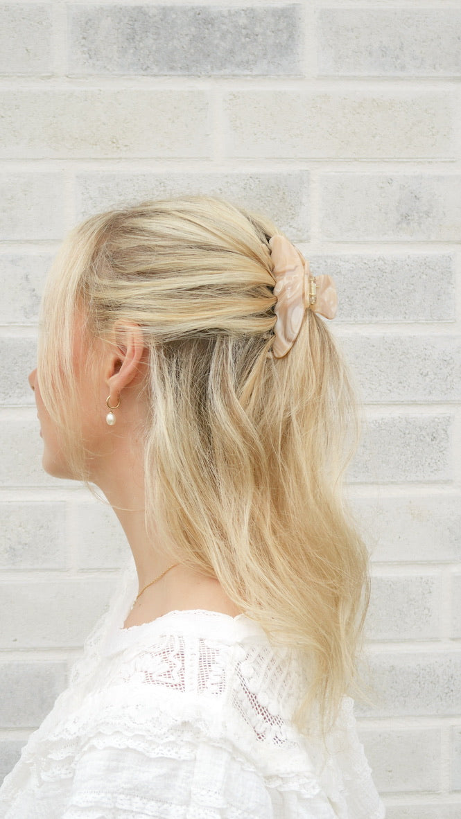 ROUNDED CLAW CLIP - BEIGE CHIFFON