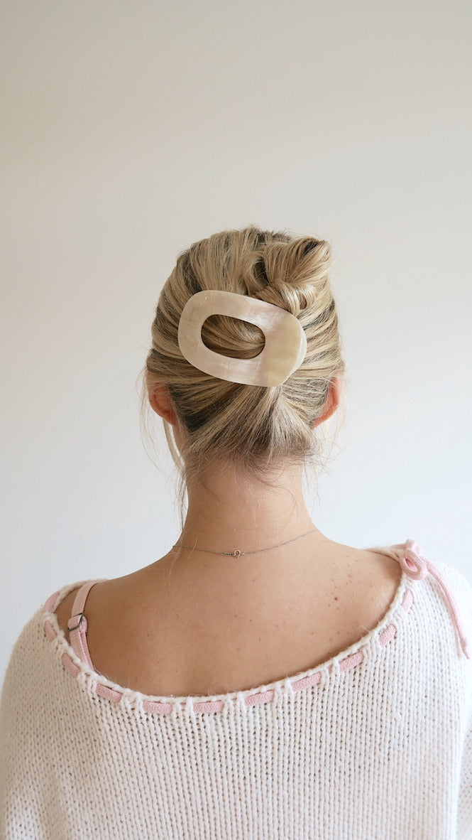 FLAT CLAW CLIP - WHITE CRUSH