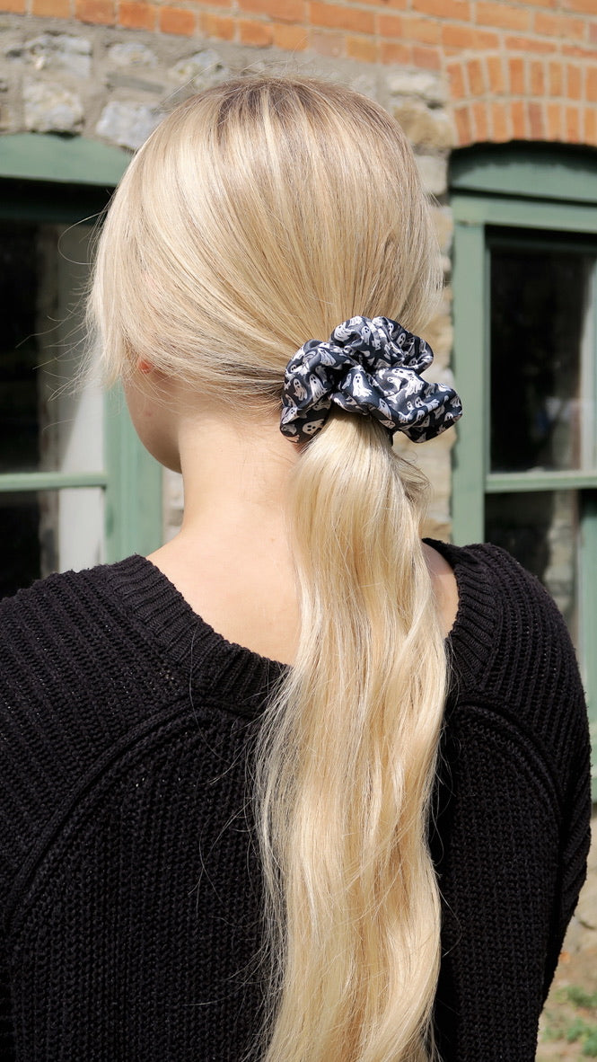 GHOSTY VIBES - Printed Silk Scrunchie