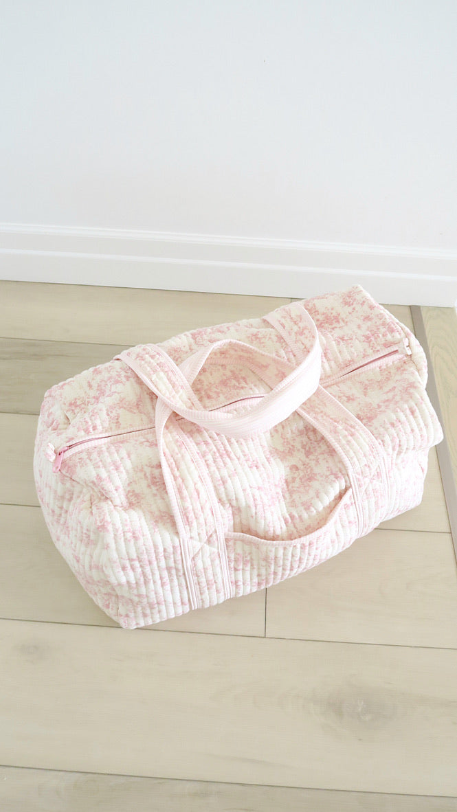 QUILTED WEEKEND DUFFEL BAG - PINK TOILE