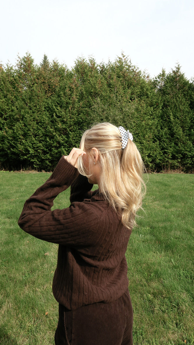 ROUNDED CLAW CLIP - BLUE POLKADOT