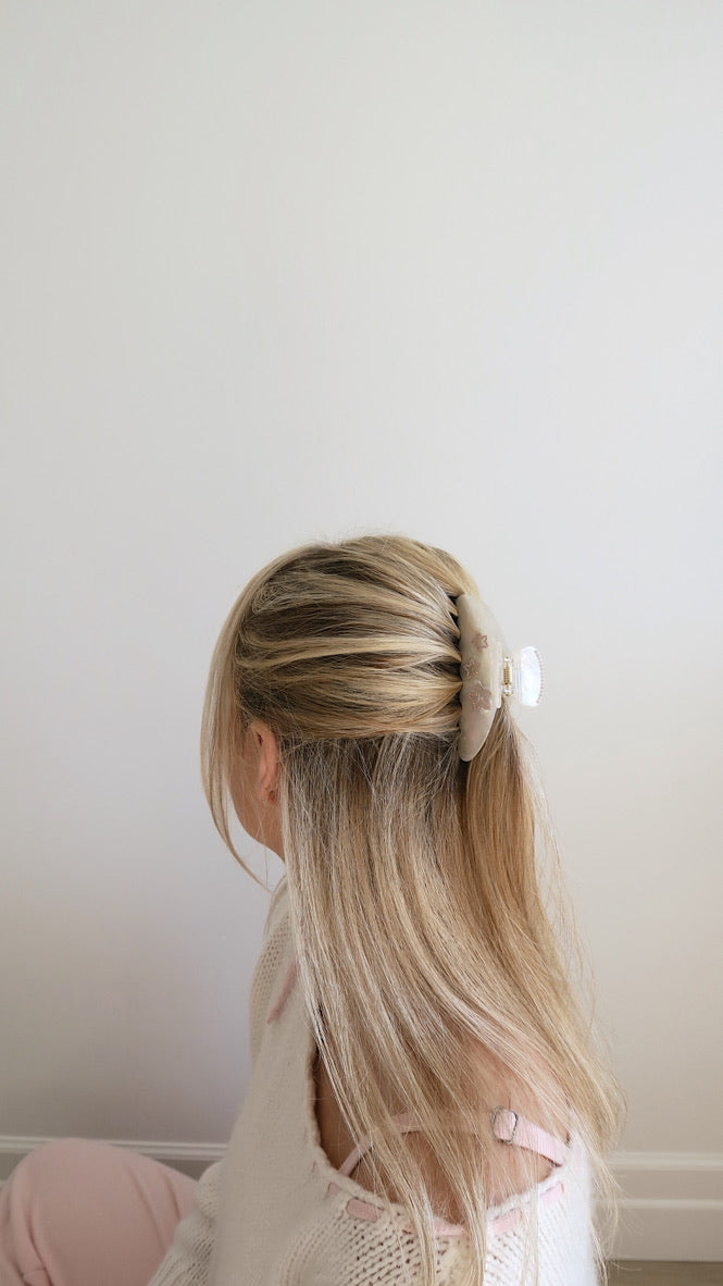 ROUNDED CLAW CLIP - BIRTHDAY WISHES!