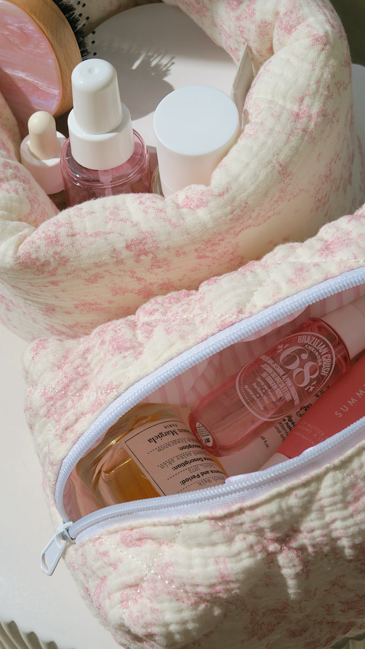 MEDIUM QUILTED MAKEUP BAG - PINK TOILE