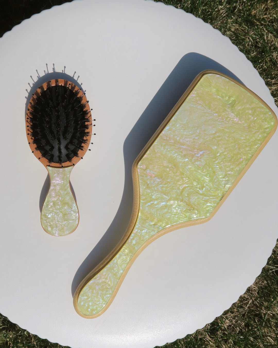 BAMBOO PADDLE BRUSH WITH BOAR BRISTLES - BANANA SPLIT