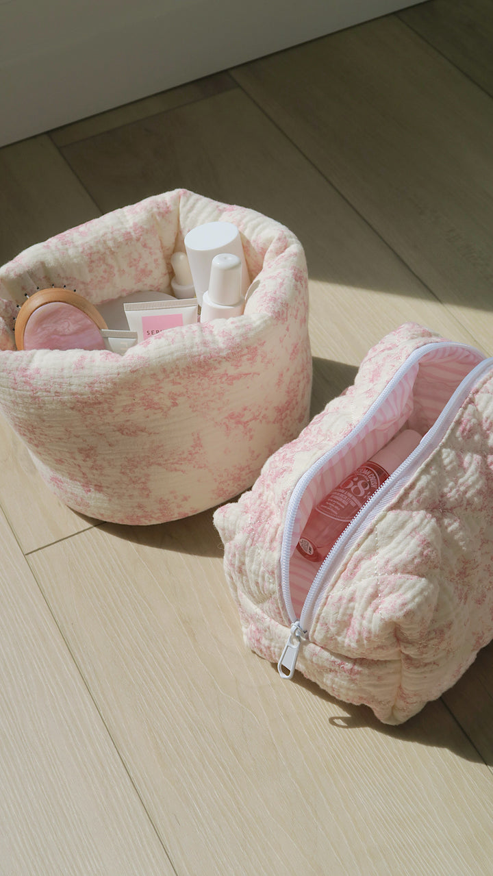 MEDIUM QUILTED MAKEUP BAG - PINK TOILE