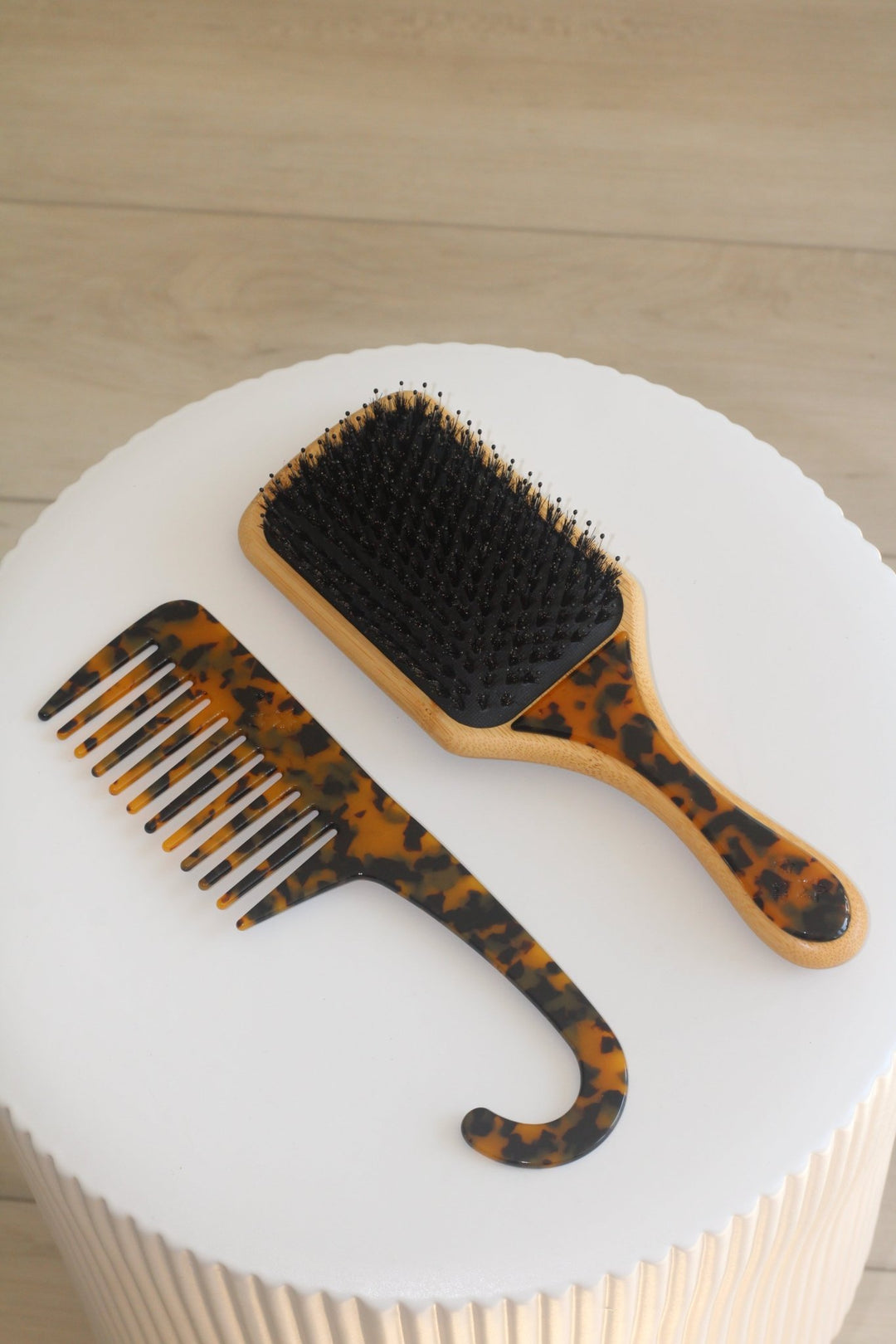 BAMBOO PADDLE BRUSH WITH BOAR BRISTLES - TORTOISE - Beyond Scrunchies