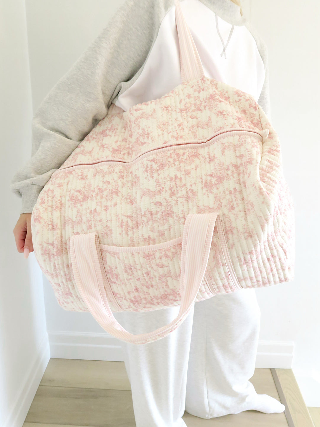 QUILTED WEEKEND DUFFEL BAG - PINK TOILE