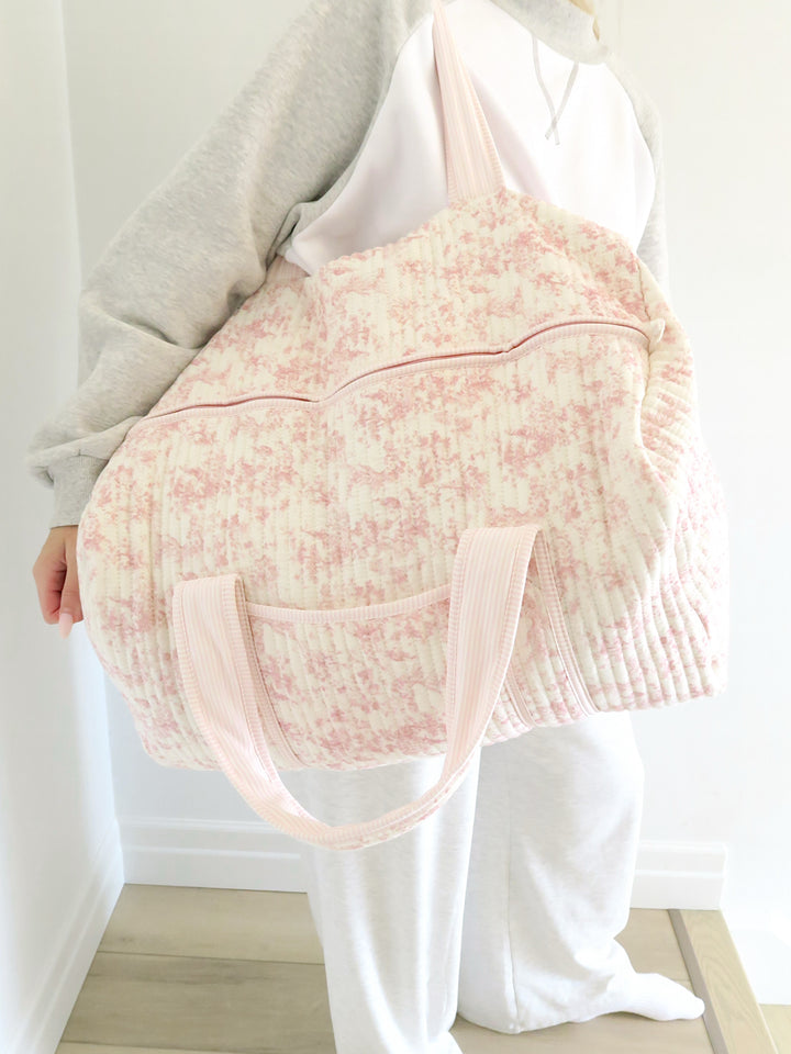 QUILTED WEEKEND DUFFEL BAG - PINK TOILE