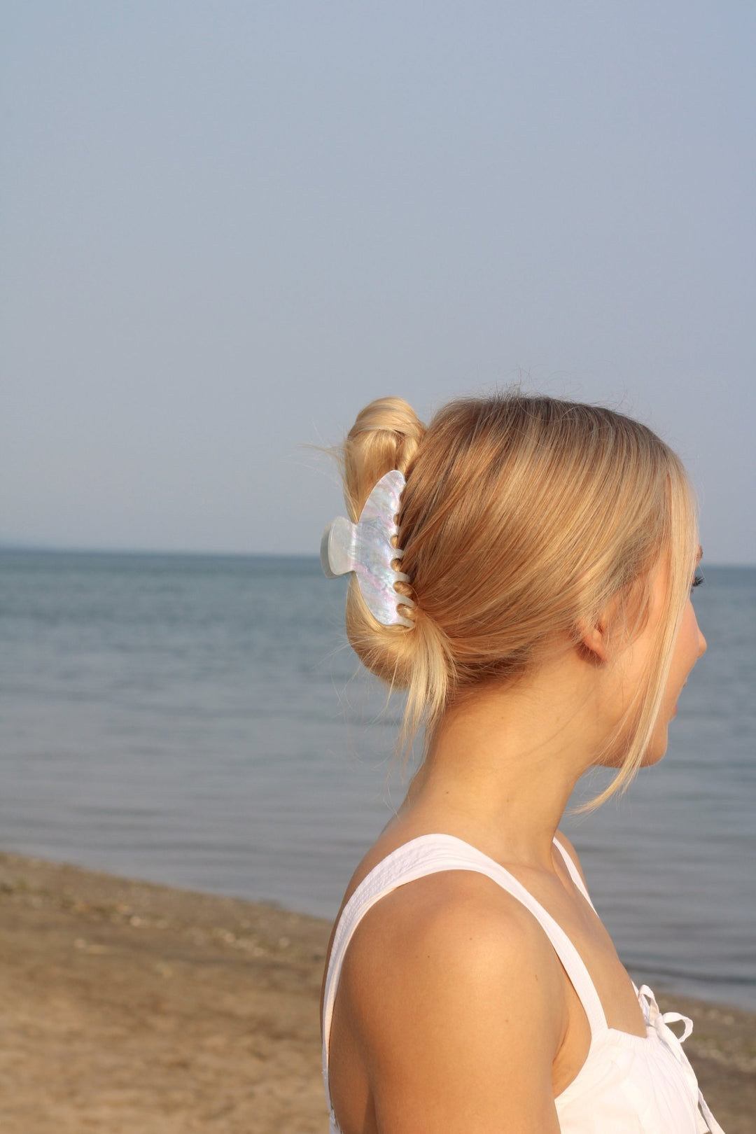 ROUNDED CLAW CLIP - BLUE CRUSH - Beyond Scrunchies