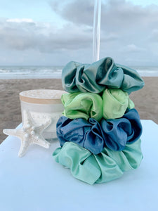 ACYRLIC SCRUNCHIE STAND - Beyond Scrunchies