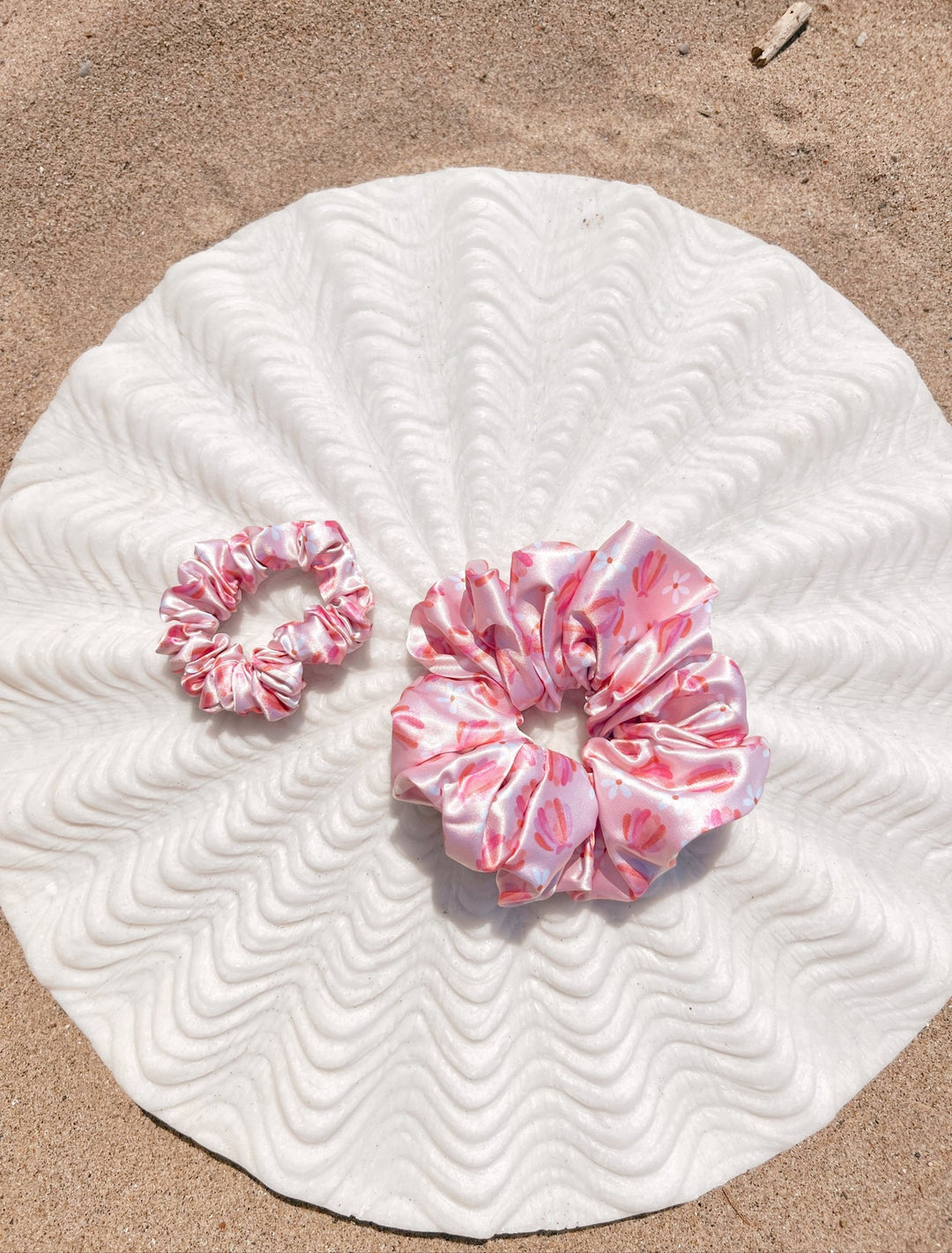 Shell Scrunchie PINK SEASHELLS - Printed Silk Scrunchie – Beyond Scrunchies