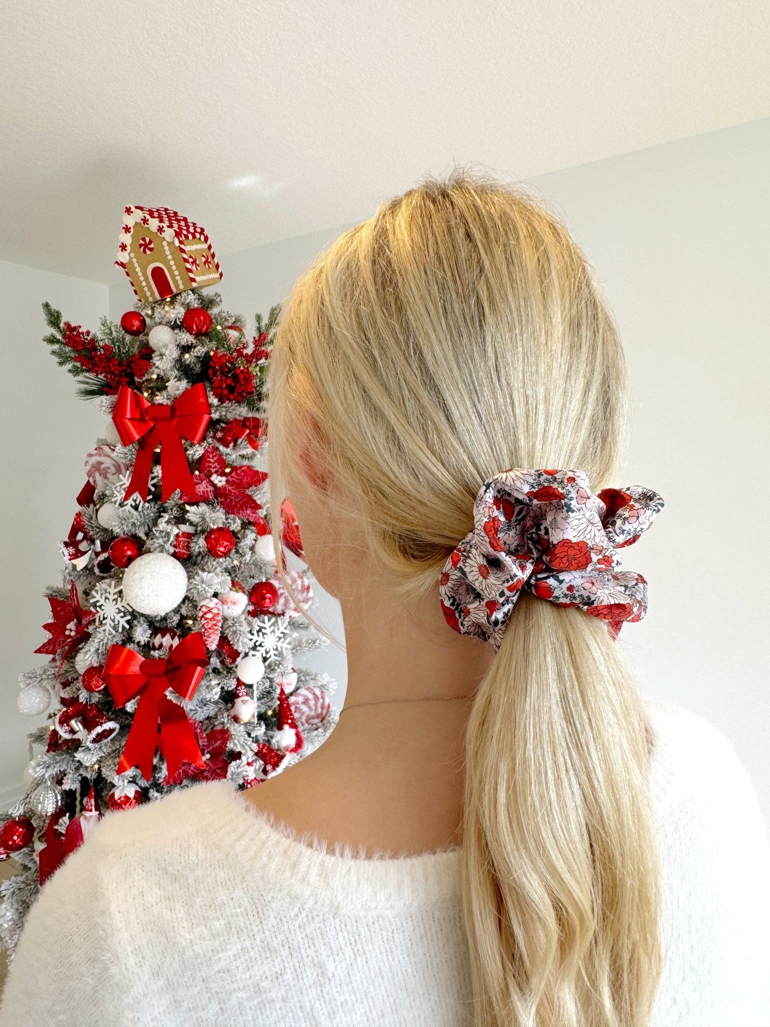 WHITE CHRISTMAS FLORAL - Mulberry Silk Scrunchie - Beyond Scrunchies